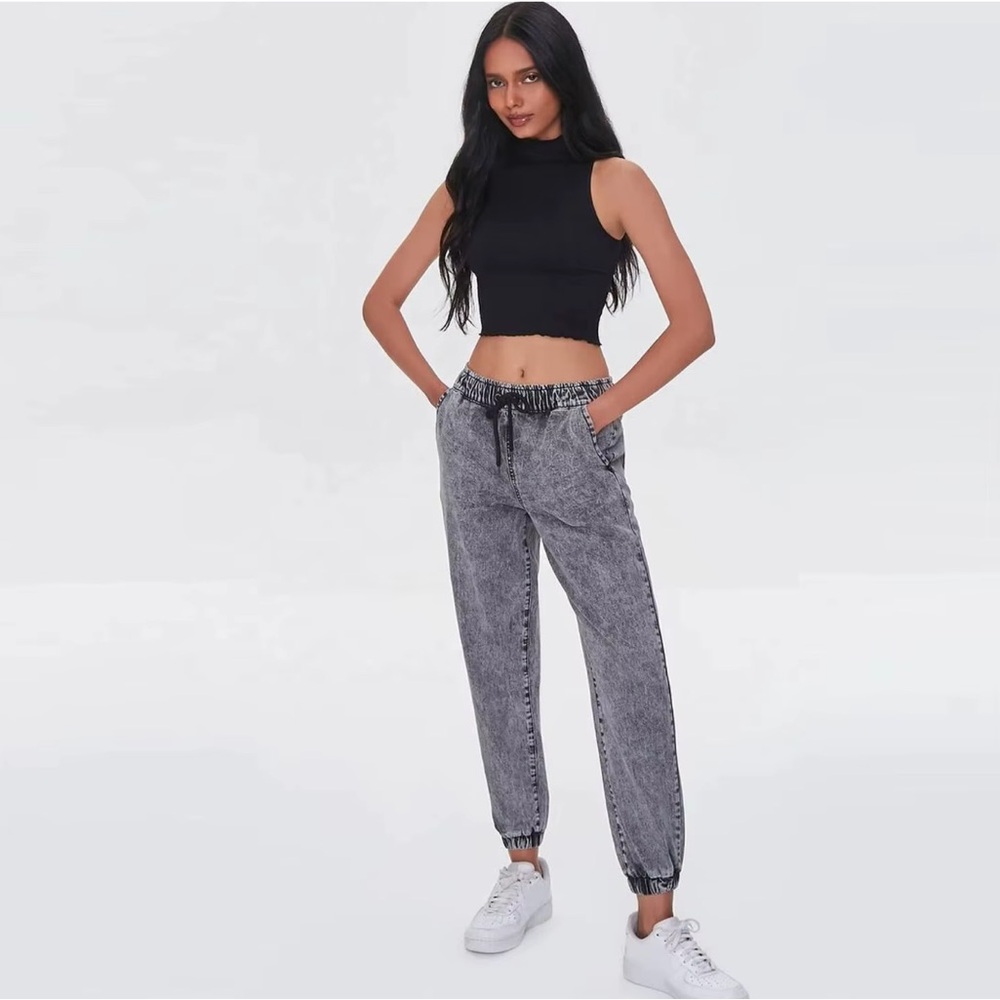 Forever 21 women’s Black and Gray Denim Joggers, jumpsuit, trousers, size M